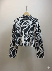 BLACK AND WHITE PATTERNED SWEATER