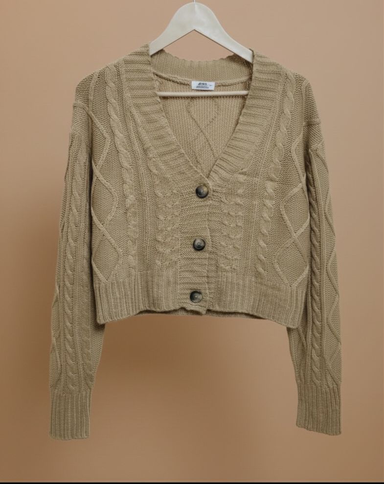 CROPPED CABLE-KNIT CARDIGAN