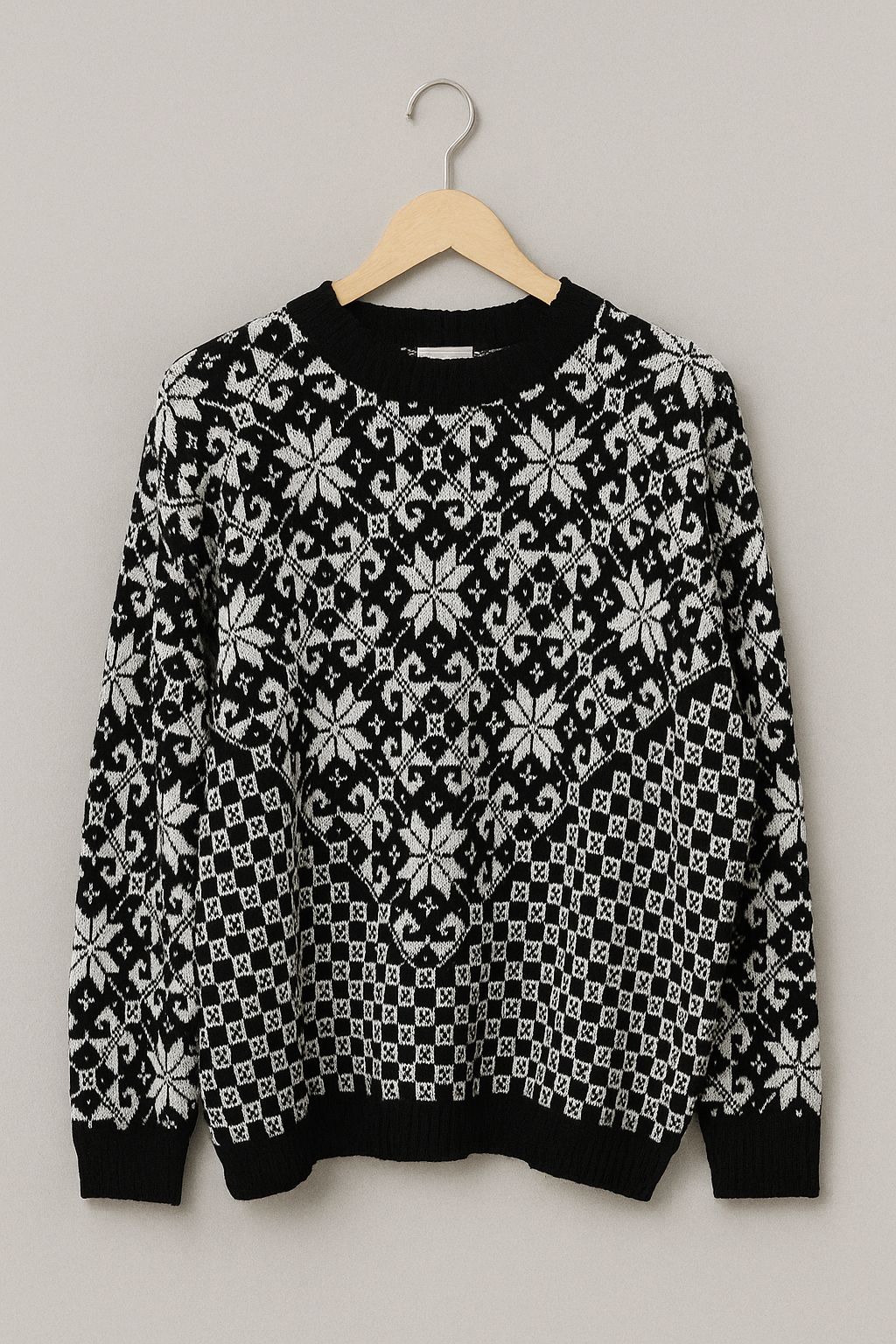 VINTAGE BLACK AND WHITE SNOWFLAKE PRINT SWEATER