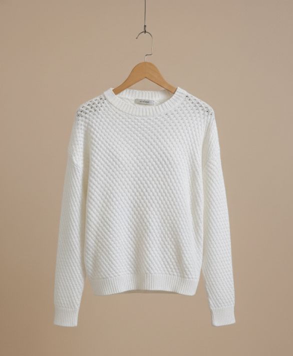 WHITE CREWNECK PULLOVER SWEATER